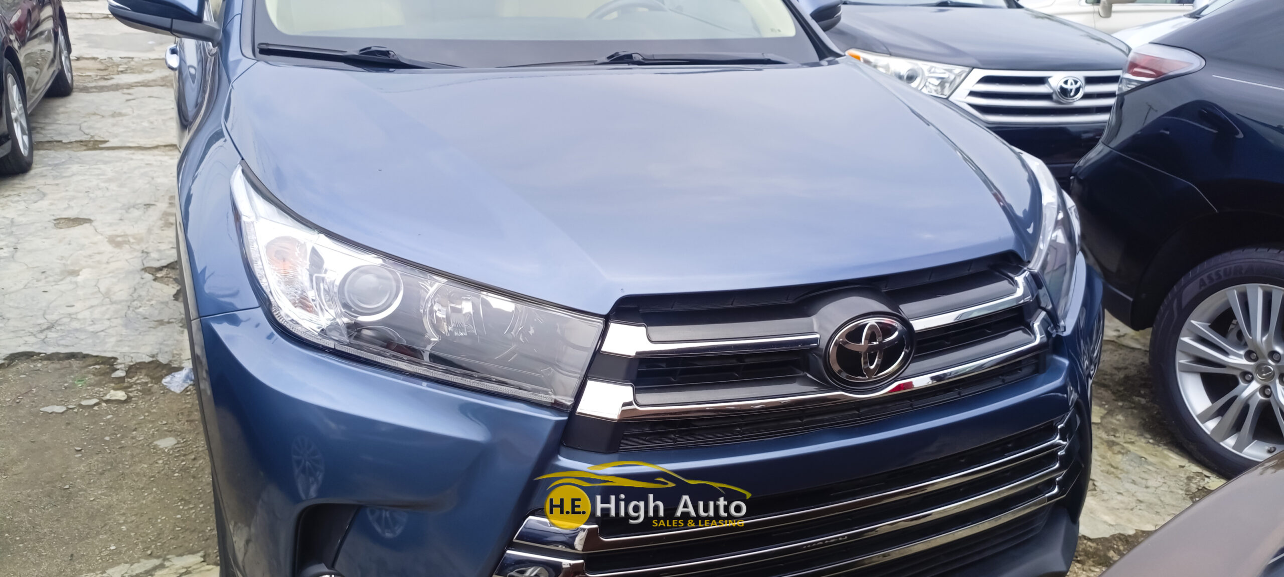 TOYOTA HIGHLANDER BLUE