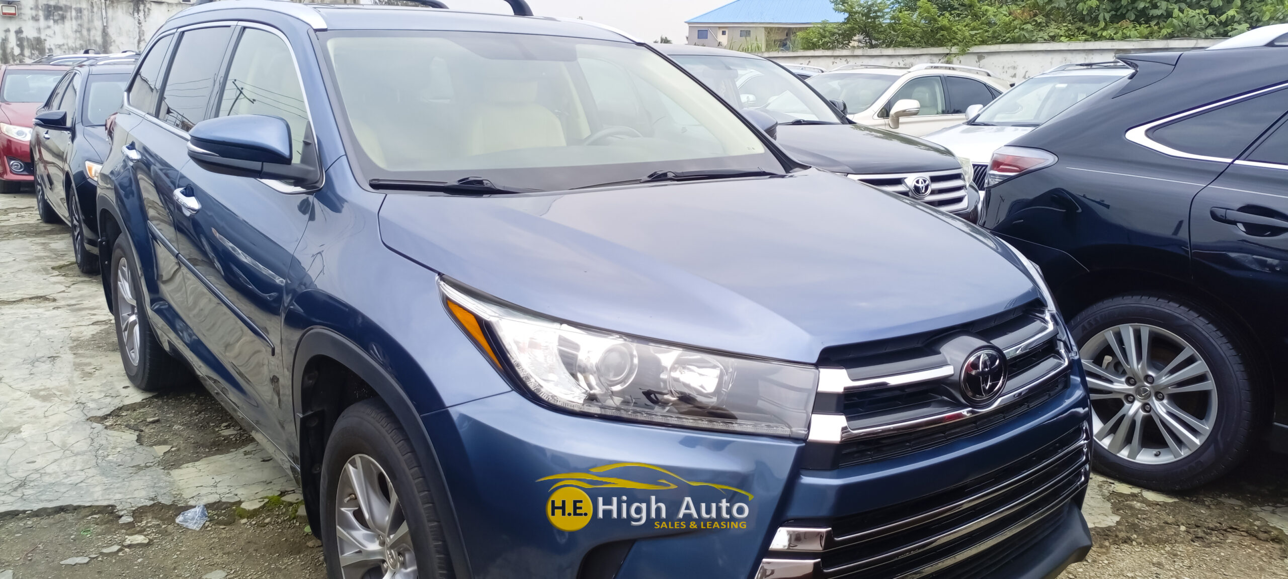 TOYOTA HIGHLANDER BLUE