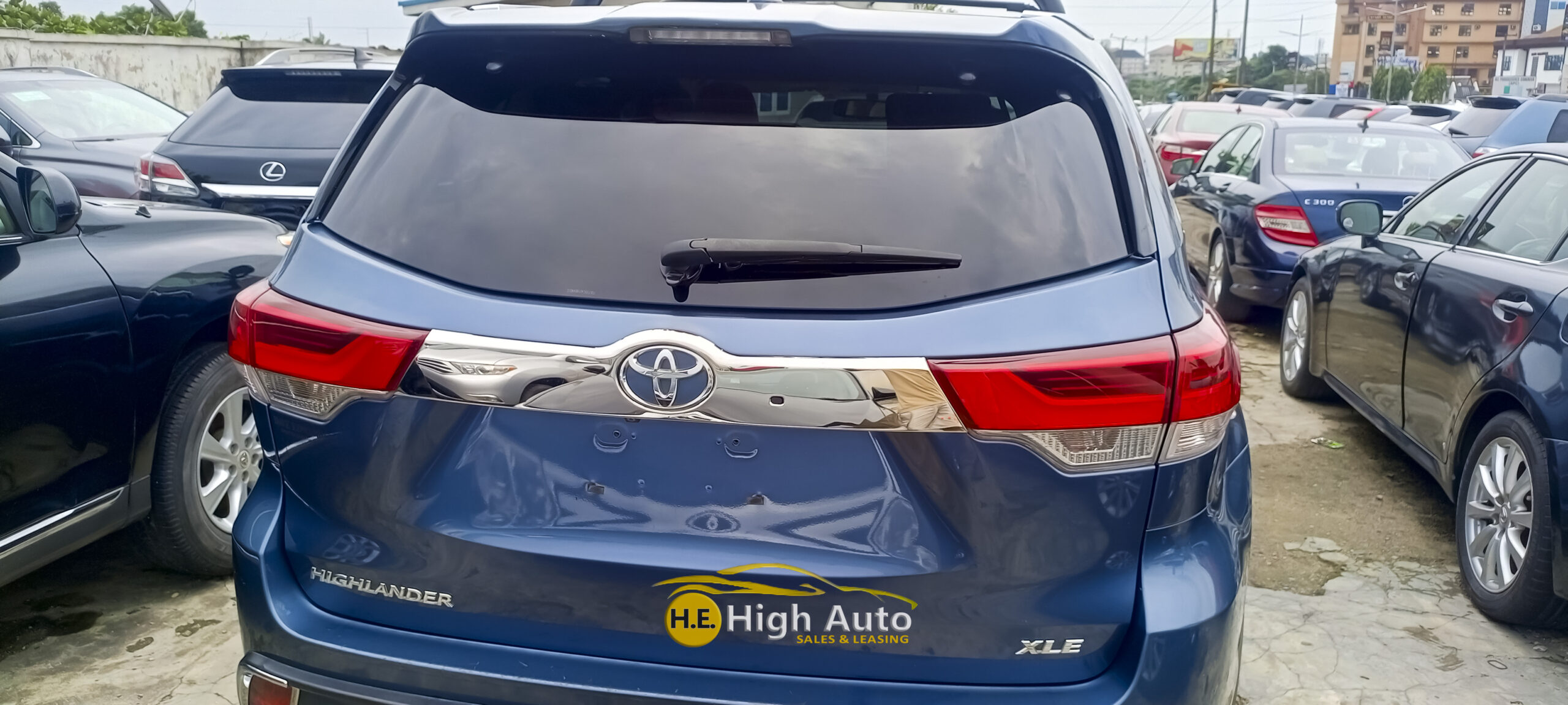 TOYOTA HIGHLANDER BLUE